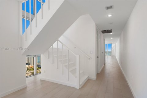 Copropriété à louer à Miami, Floride: 2 chambres, 193.33 m2 № 1994147 - photo 5