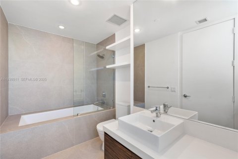 Copropriété à louer à Miami, Floride: 2 chambres, 193.33 m2 № 1994147 - photo 18