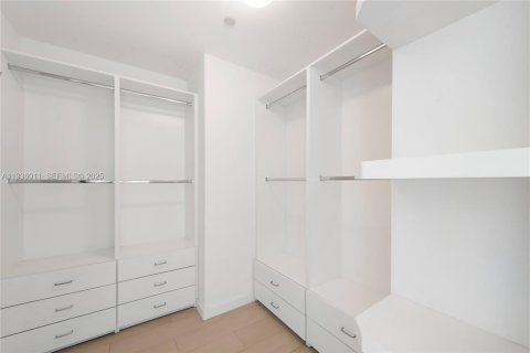 Copropriété à louer à Miami, Floride: 2 chambres, 193.33 m2 № 1994147 - photo 24