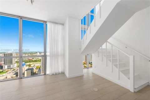 Copropriété à louer à Miami, Floride: 2 chambres, 193.33 m2 № 1994147 - photo 4