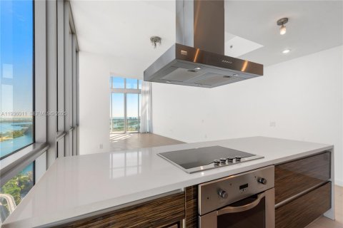 Copropriété à louer à Miami, Floride: 2 chambres, 193.33 m2 № 1994147 - photo 12