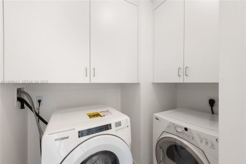 Copropriété à louer à Miami, Floride: 2 chambres, 193.33 m2 № 1994147 - photo 7