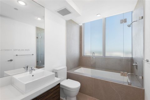 Copropriété à louer à Miami, Floride: 2 chambres, 193.33 m2 № 1994147 - photo 10