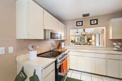 Купить виллу или дом в Маргит, Флорида 2 спальни, 114.27м2, № 2017588 - фото 7