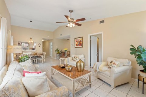 Купить виллу или дом в Маргит, Флорида 2 спальни, 114.27м2, № 2017588 - фото 4