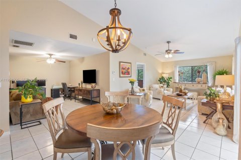 Купить виллу или дом в Маргит, Флорида 2 спальни, 114.27м2, № 2017588 - фото 10