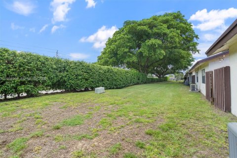 Купить виллу или дом в Маргит, Флорида 2 спальни, 114.27м2, № 2017588 - фото 22