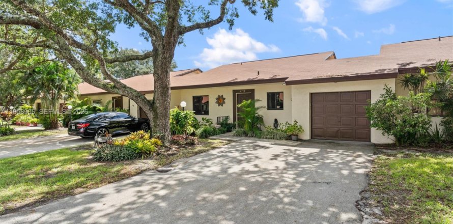 Дом в Маргит, Флорида 2 спальни, 114.27м2 № 2017588