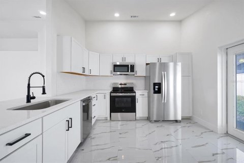 Купить виллу или дом в Киссимми, Флорида 5 комнат, 120.03м2, № 2266547 - фото 10