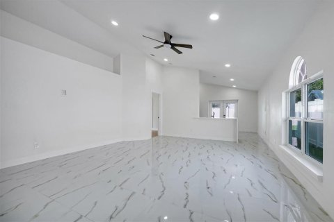 Купить виллу или дом в Киссимми, Флорида 5 комнат, 120.03м2, № 2266547 - фото 7
