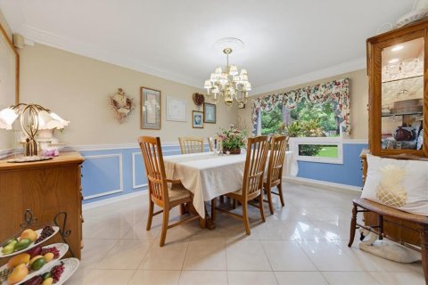 House in Palm Harbor, Florida 3 bedrooms, 349.87 sq.m. № 2229258 - photo 16