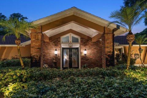 House in Palm Harbor, Florida 3 bedrooms, 349.87 sq.m. № 2229258 - photo 3