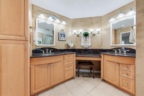 House in Palm Harbor, Florida 3 bedrooms, 349.87 sq.m. № 2229258 - photo 18
