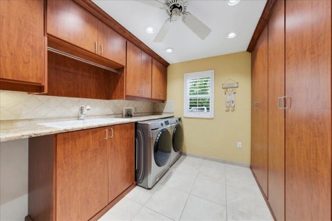 House in Palm Harbor, Florida 3 bedrooms, 349.87 sq.m. № 2229258 - photo 28