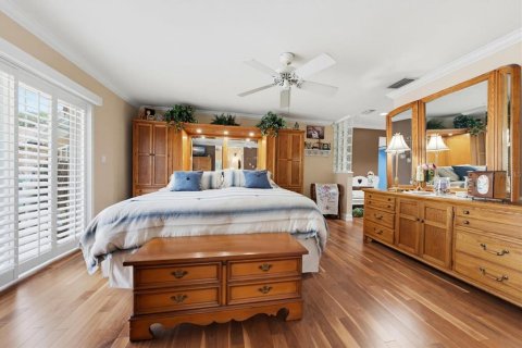 House in Palm Harbor, Florida 3 bedrooms, 349.87 sq.m. № 2229258 - photo 19