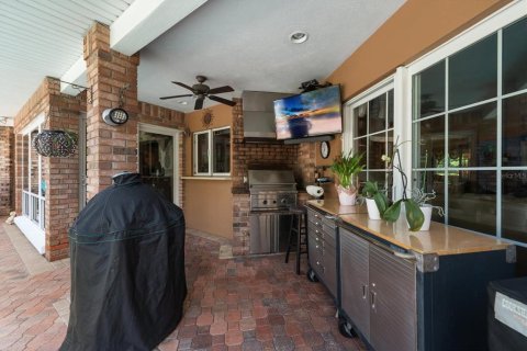 House in Palm Harbor, Florida 3 bedrooms, 349.87 sq.m. № 2229258 - photo 26