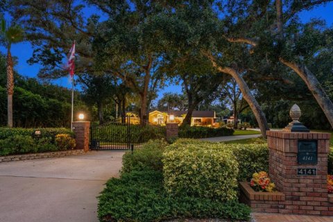 House in Palm Harbor, Florida 3 bedrooms, 349.87 sq.m. № 2229258