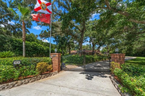 House in Palm Harbor, Florida 3 bedrooms, 349.87 sq.m. № 2229258 - photo 5