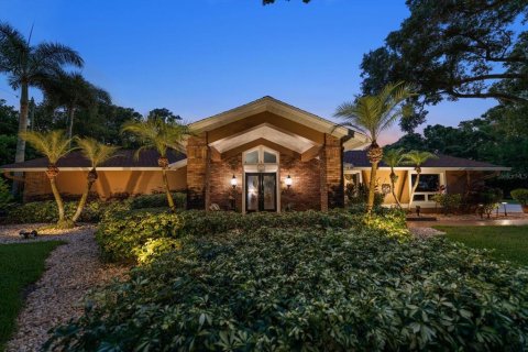 House in Palm Harbor, Florida 3 bedrooms, 349.87 sq.m. № 2229258 - photo 2