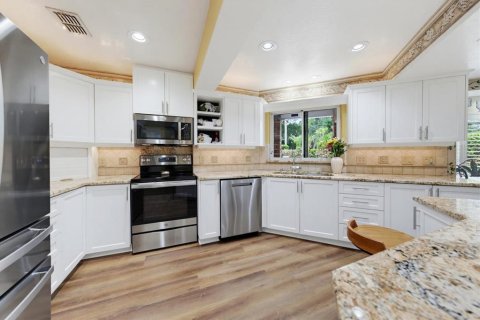 House in Palm Harbor, Florida 3 bedrooms, 349.87 sq.m. № 2229258 - photo 20