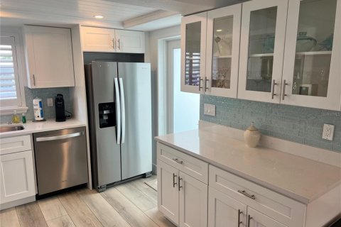 Villa ou maison à louer à Sarasota, Floride: 2 chambres, 110.55 m2 № 2108710 - photo 9