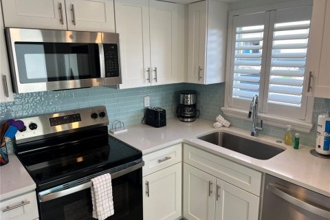 Villa ou maison à louer à Sarasota, Floride: 2 chambres, 110.55 m2 № 2108710 - photo 10