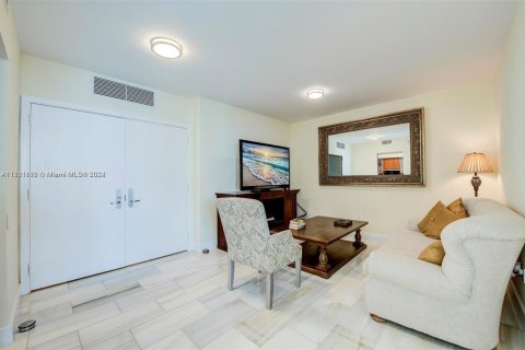 Condo in Miami, Florida, 2 bedrooms № 1958624 - photo 8