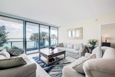 Condo in Miami, Florida, 2 bedrooms № 1958624 - photo 11
