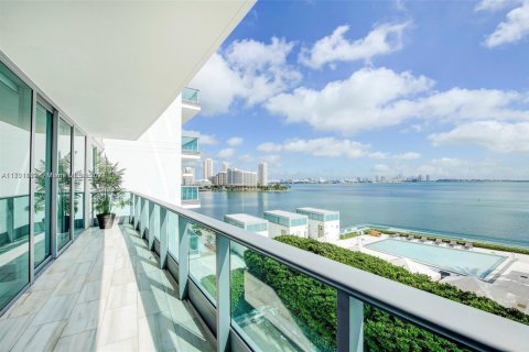 Condo in Miami, Florida, 2 bedrooms № 1958624 - photo 4