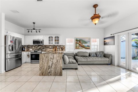 Снять в аренду виллу или дом в Майами, Флорида 3 спальни, 138.05м2, № 2027887 - фото 8