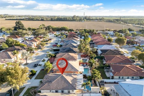 Снять в аренду виллу или дом в Майами, Флорида 3 спальни, 138.05м2, № 2027887 - фото 23