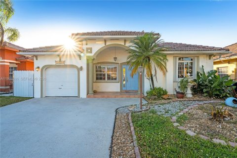 Дом в Майами, Флорида 3 спальни, 138.05м2 № 2027887