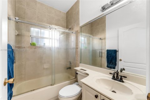 Снять в аренду виллу или дом в Майами, Флорида 3 спальни, 138.05м2, № 2027887 - фото 16