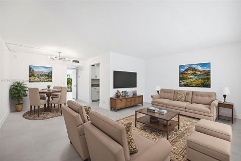 Condo in Pembroke Pines, Florida, 1 bedroom  № 2022325 - photo 4