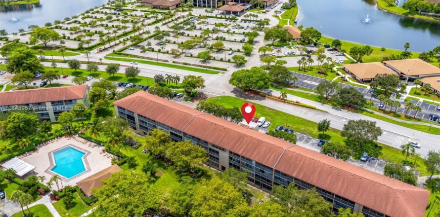 Condo in Pembroke Pines, Florida, 1 bedroom  № 2022325