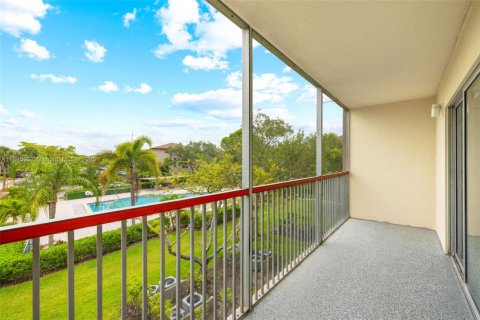 Condo in Pembroke Pines, Florida, 1 bedroom  № 2022325 - photo 20