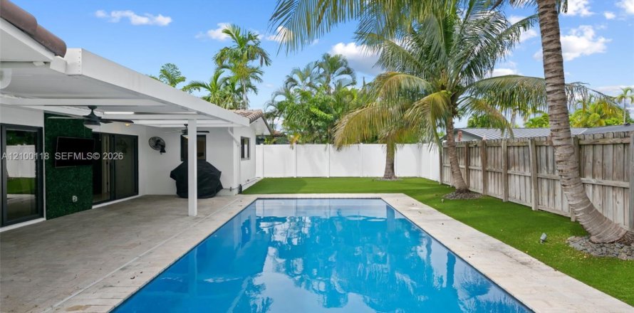 Villa ou maison à Fort Lauderdale, Floride 4 chambres, 154.31 m2 № 2402382