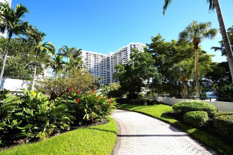 Condo in Hallandale Beach, Florida, 1 bedroom  № 1875592 - photo 11