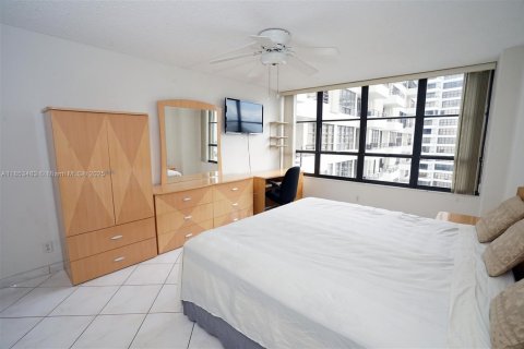 Condo in Hallandale Beach, Florida, 1 bedroom  № 1875592 - photo 6