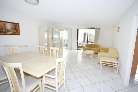 Condo in Hallandale Beach, Florida, 1 bedroom  № 1875592 - photo 8