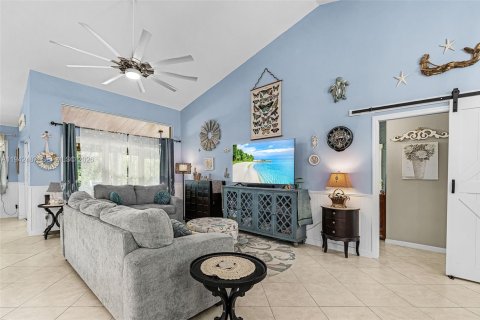 Villa ou maison à vendre à Cape Coral, Floride: 3 chambres, 154.87 m2 № 2003329 - photo 8