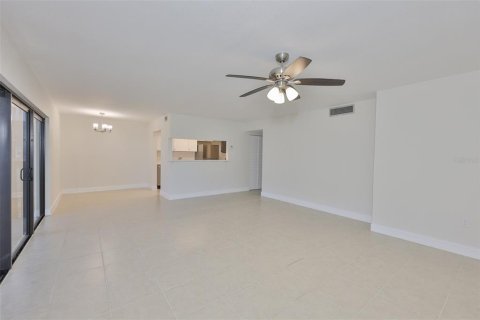 Condo in Saint Petersburg, Florida, 2 bedrooms № 2148469 - photo 20