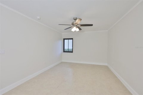 Condo in Saint Petersburg, Florida, 2 bedrooms № 2148469 - photo 11
