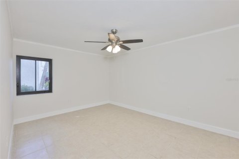 Condo in Saint Petersburg, Florida, 2 bedrooms № 2148469 - photo 9