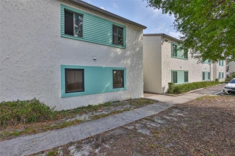 Condo in Saint Petersburg, Florida, 2 bedrooms № 2148469 - photo 3