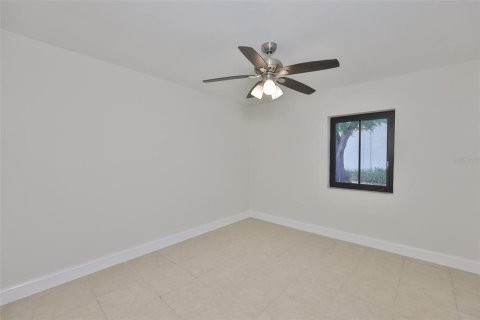 Condo in Saint Petersburg, Florida, 2 bedrooms № 2148469 - photo 6