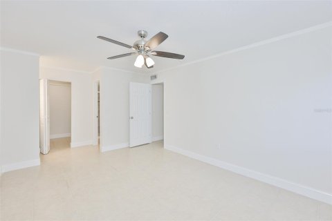 Condo in Saint Petersburg, Florida, 2 bedrooms № 2148469 - photo 12