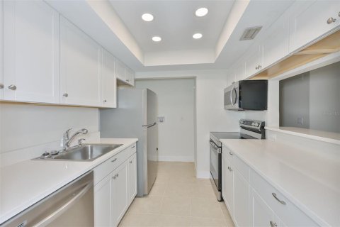 Condo in Saint Petersburg, Florida, 2 bedrooms № 2148469 - photo 23