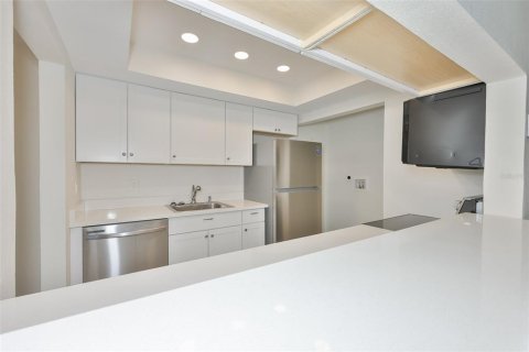 Condo in Saint Petersburg, Florida, 2 bedrooms № 2148469 - photo 25
