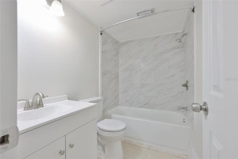 Condo in Saint Petersburg, Florida, 2 bedrooms № 2148469 - photo 5